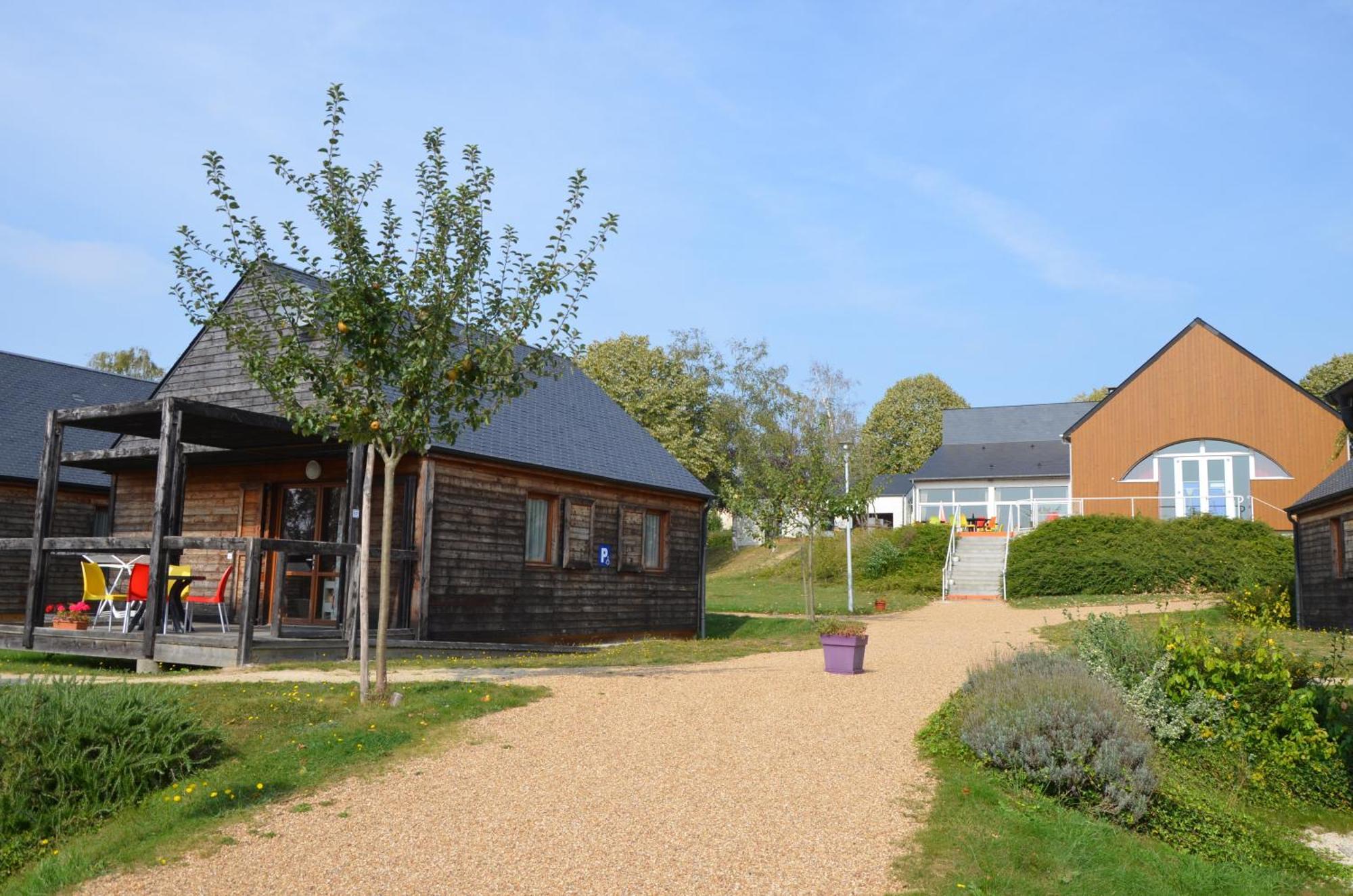 Les Lodges De Sainte-Suzanne Exterior photo