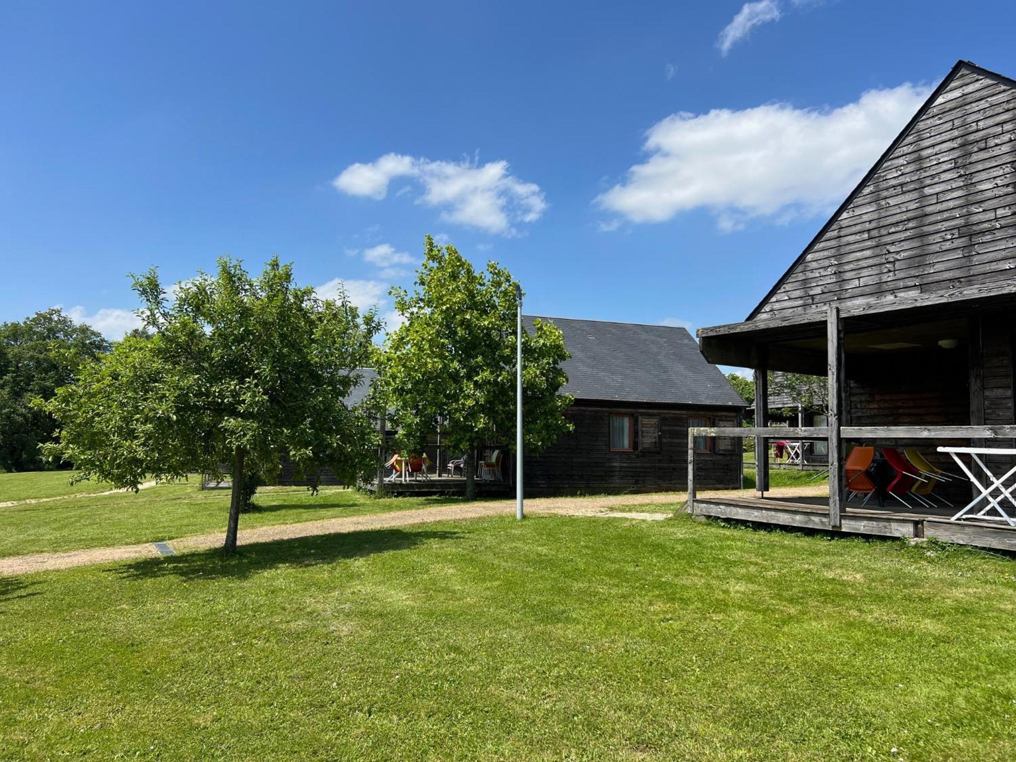 Les Lodges De Sainte-Suzanne Exterior photo