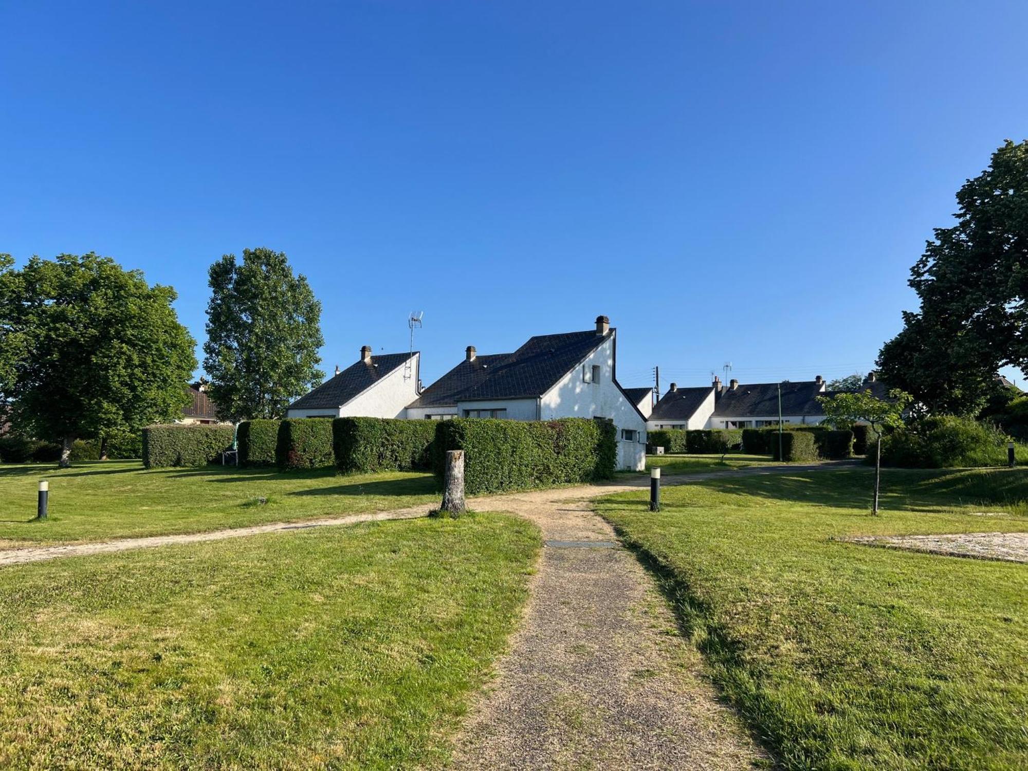 Les Lodges De Sainte-Suzanne Exterior photo