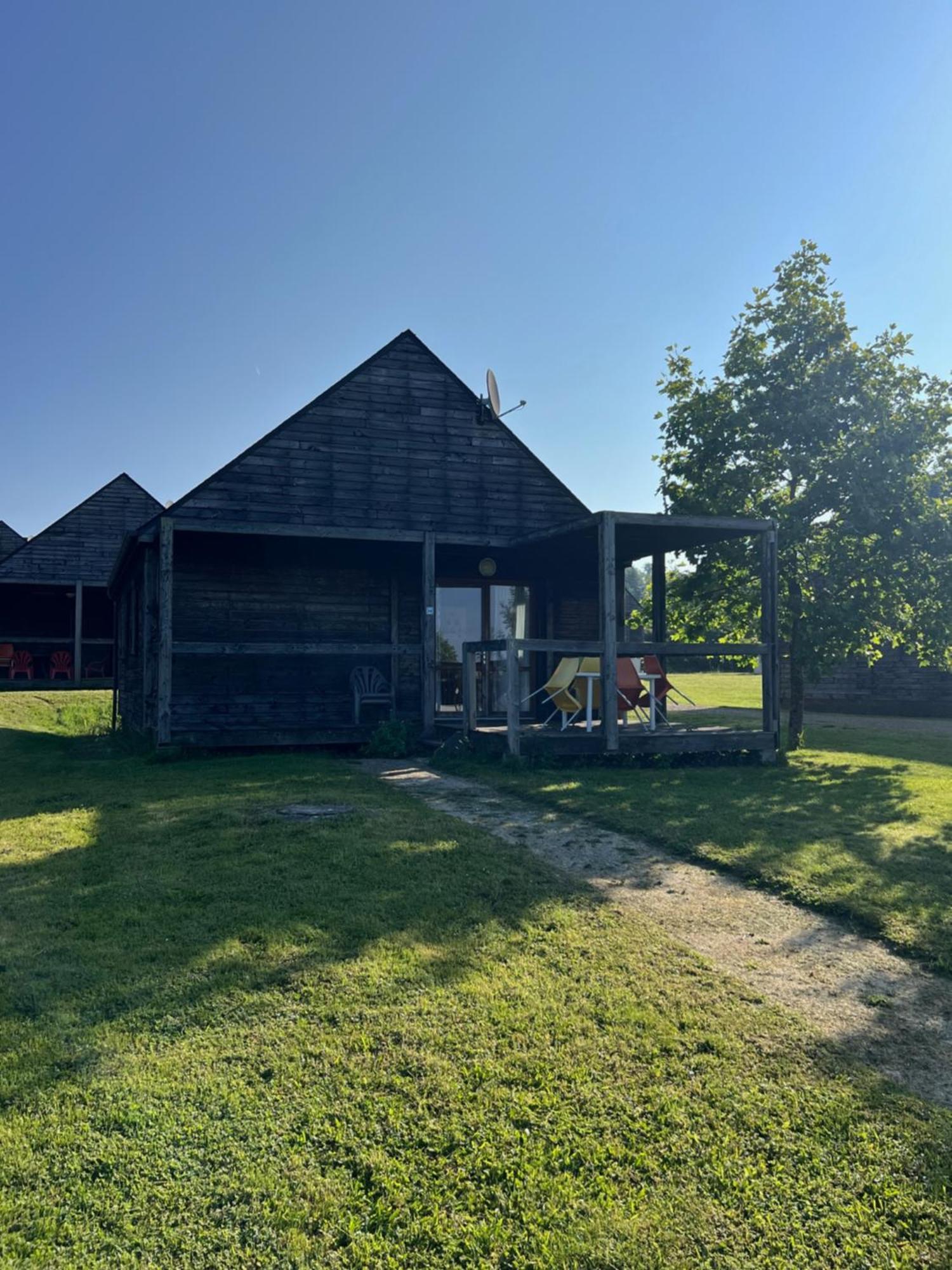 Les Lodges De Sainte-Suzanne Exterior photo