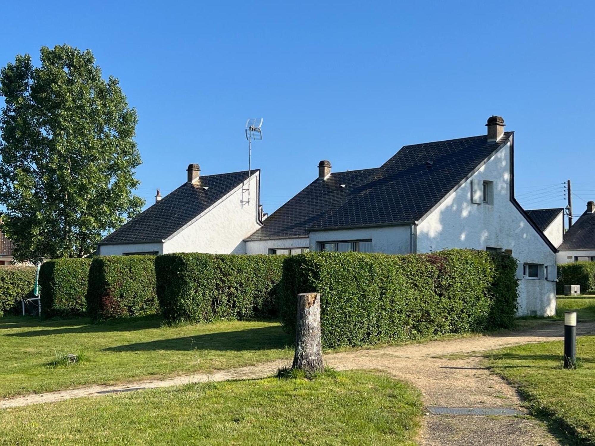 Les Lodges De Sainte-Suzanne Exterior photo