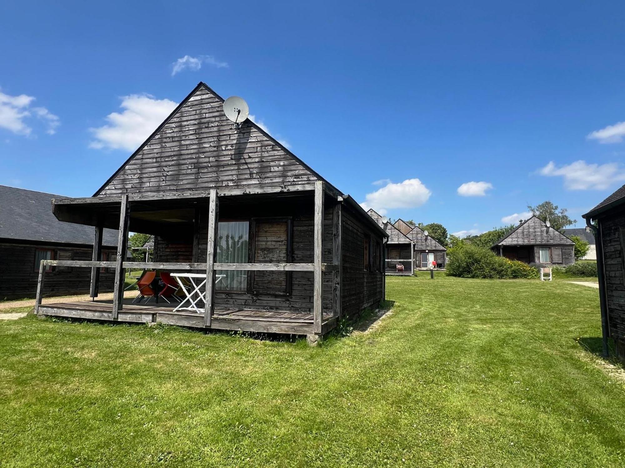 Les Lodges De Sainte-Suzanne Exterior photo